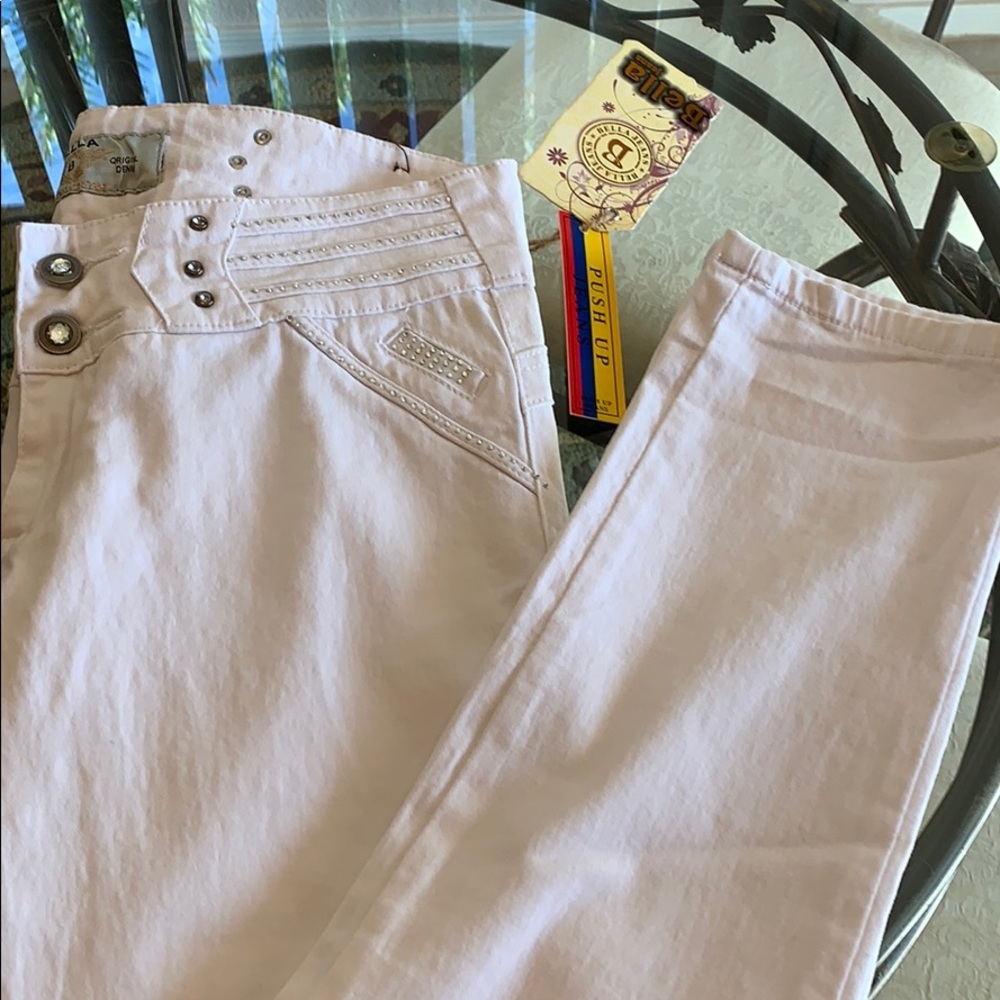 NWT BELLA white stretch jeggings w/crystals.